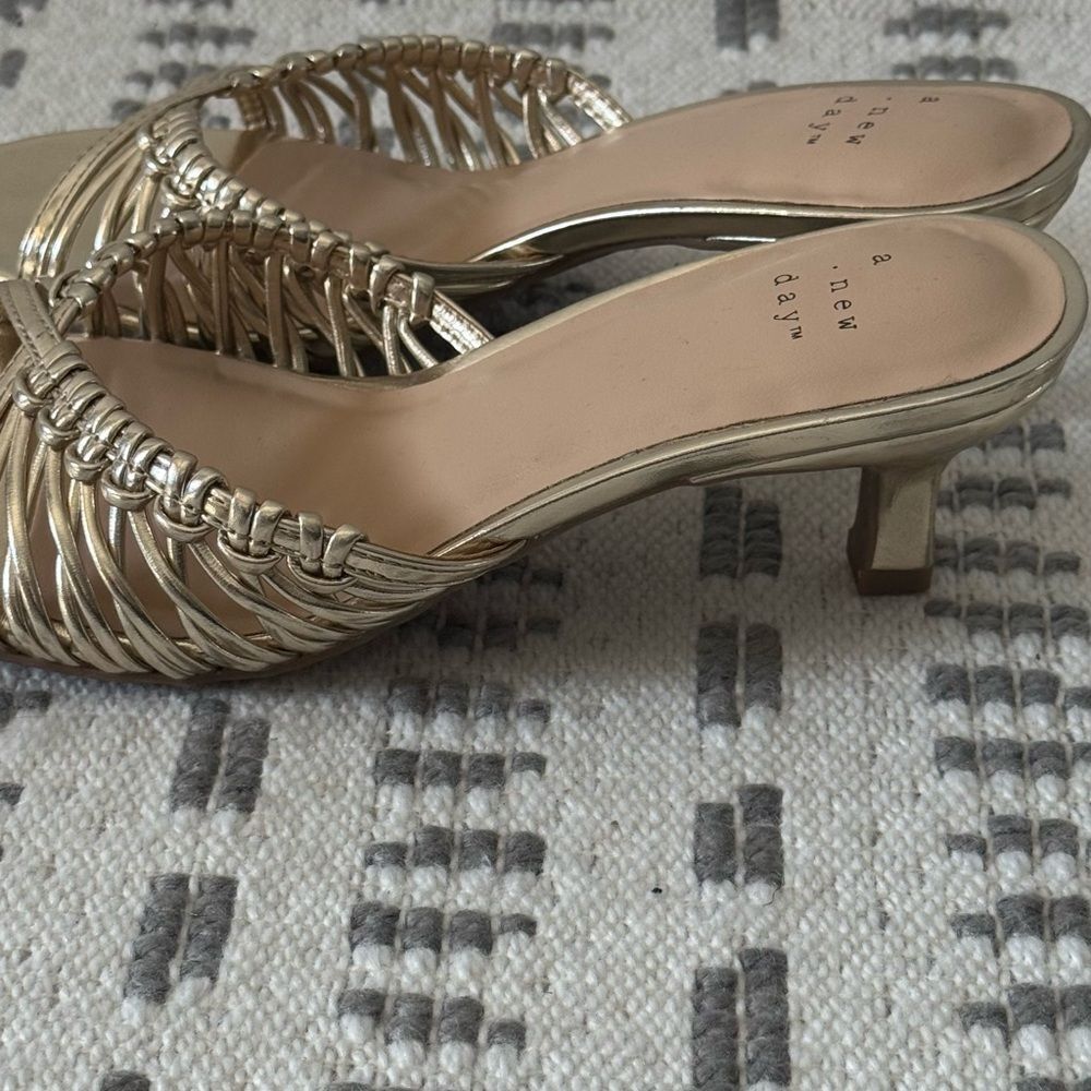 A New Day Gold Women's Heeled Sandals 6.5 - Picture 3 of 5